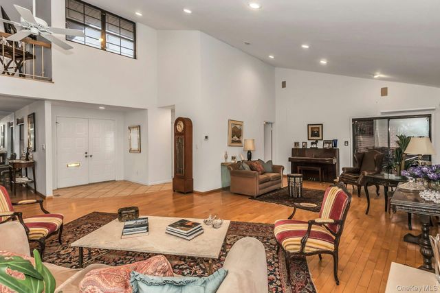 232 Linnet Court, Manhasset, NY 11030