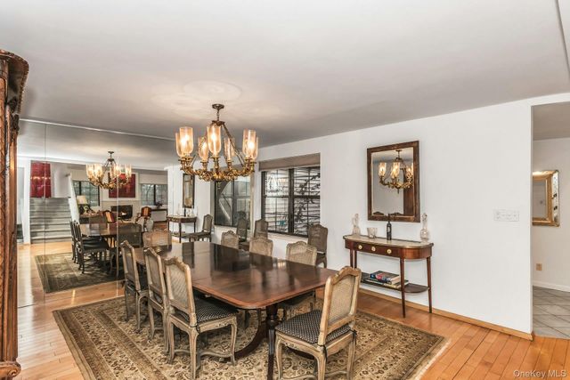 232 Linnet Court, Manhasset, NY 11030