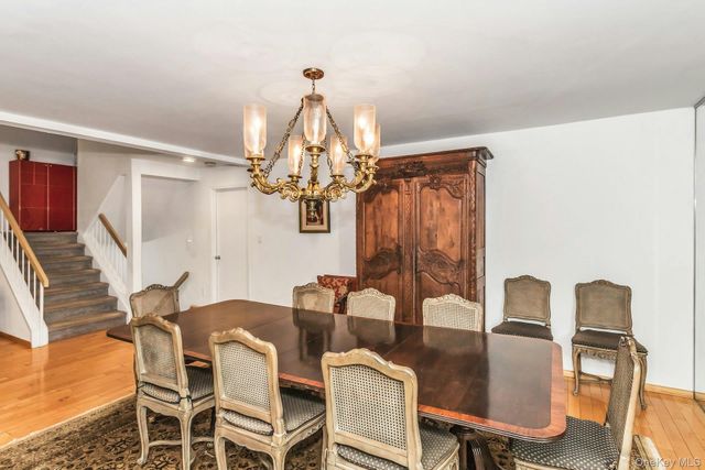 232 Linnet Court, Manhasset, NY 11030