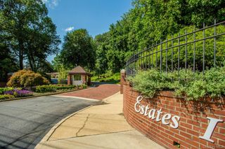 232 Linnet Court, Manhasset, NY 11030