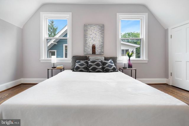 8209 FLOWER AVE, Takoma Park, MD 20912