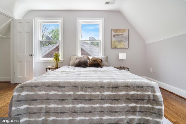 8209 FLOWER AVE, Takoma Park, MD 20912