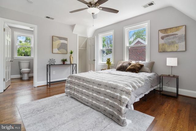 8209 FLOWER AVE, Takoma Park, MD 20912