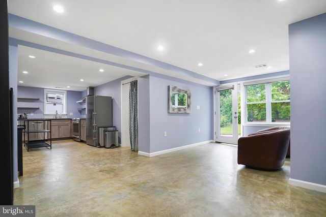 8209 FLOWER AVE, Takoma Park, MD 20912