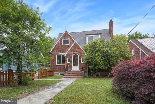 8209 FLOWER AVE, Takoma Park, MD 20912