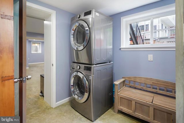 8209 FLOWER AVE, Takoma Park, MD 20912