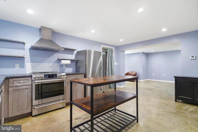 8209 FLOWER AVE, Takoma Park, MD 20912