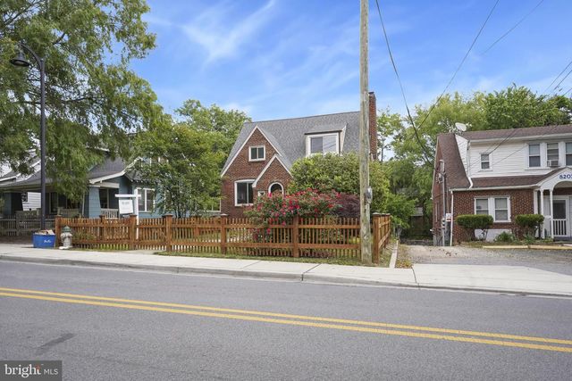 8209 FLOWER AVE, Takoma Park, MD 20912
