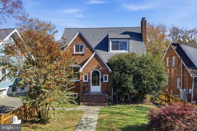 8209 FLOWER AVE, Takoma Park, MD 20912