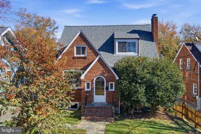 8209 FLOWER AVE, Takoma Park, MD 20912