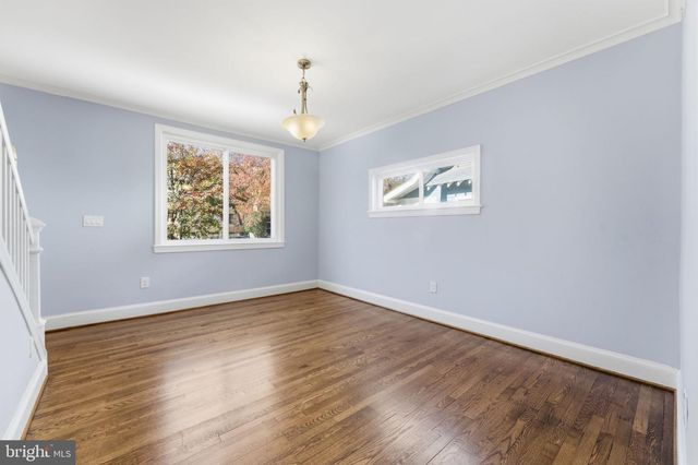 8209 FLOWER AVE, Takoma Park, MD 20912