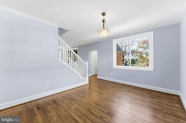 8209 FLOWER AVE, Takoma Park, MD 20912