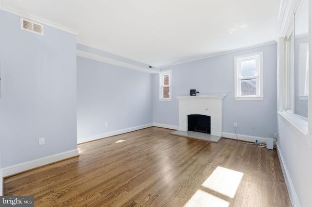 8209 FLOWER AVE, Takoma Park, MD 20912