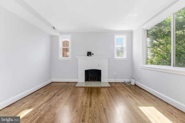 8209 FLOWER AVE, Takoma Park, MD 20912
