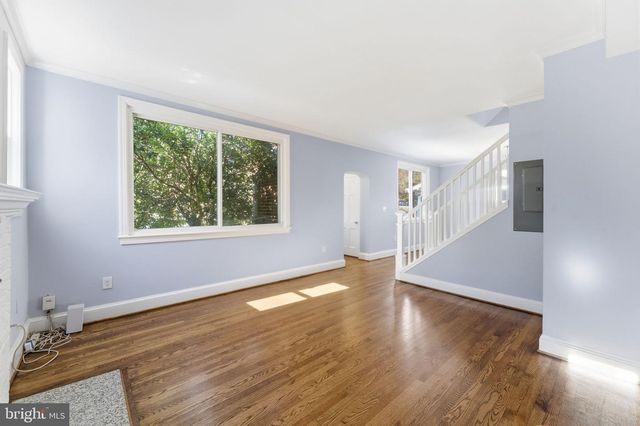 8209 FLOWER AVE, Takoma Park, MD 20912