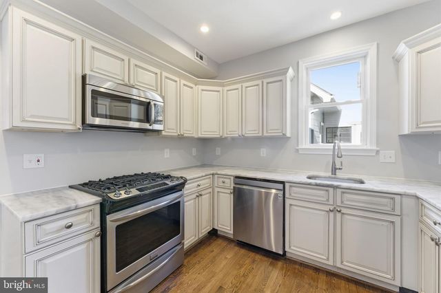 8209 FLOWER AVE, Takoma Park, MD 20912