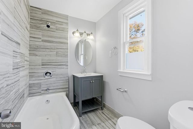 8209 FLOWER AVE, Takoma Park, MD 20912