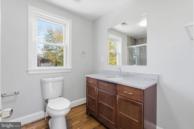 8209 FLOWER AVE, Takoma Park, MD 20912