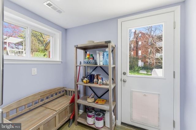 8209 FLOWER AVE, Takoma Park, MD 20912