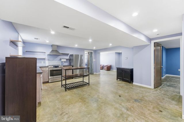 8209 FLOWER AVE, Takoma Park, MD 20912