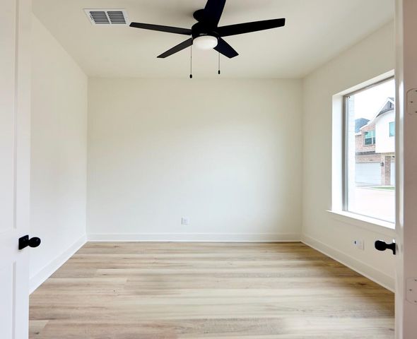 8803 Hollywood Garden Lane, Houston, TX 77080