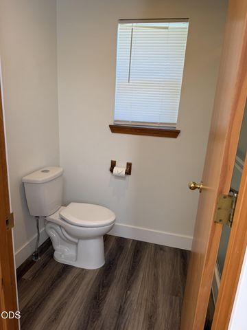1522 NE Locksley Drive, Bend, OR 97701