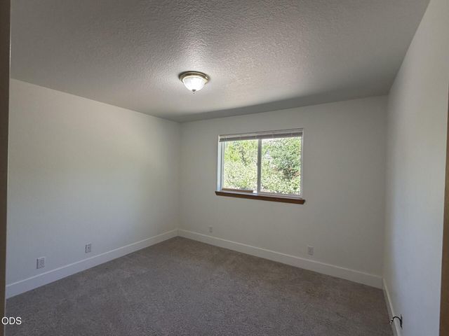1522 NE Locksley Drive, Bend, OR 97701
