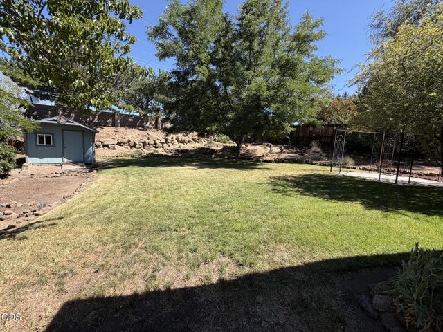 1522 NE Locksley Drive, Bend, OR 97701