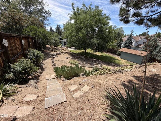 1522 NE Locksley Drive, Bend, OR 97701