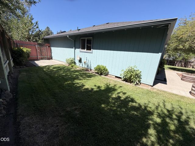 1522 NE Locksley Drive, Bend, OR 97701