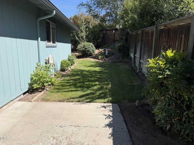 1522 NE Locksley Drive, Bend, OR 97701