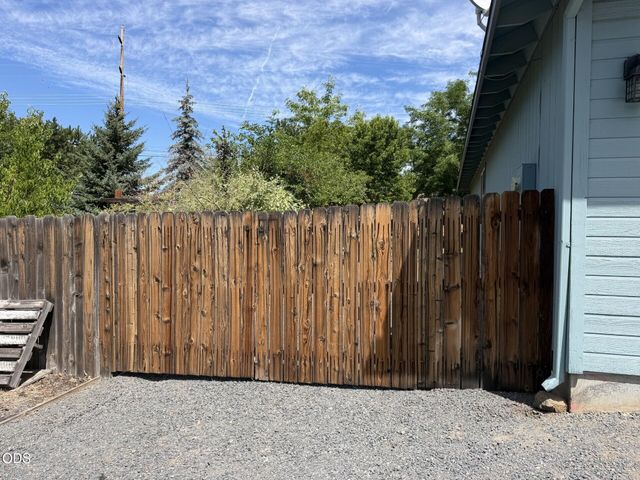 1522 NE Locksley Drive, Bend, OR 97701