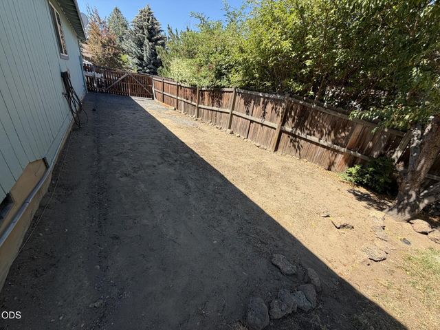 1522 NE Locksley Drive, Bend, OR 97701