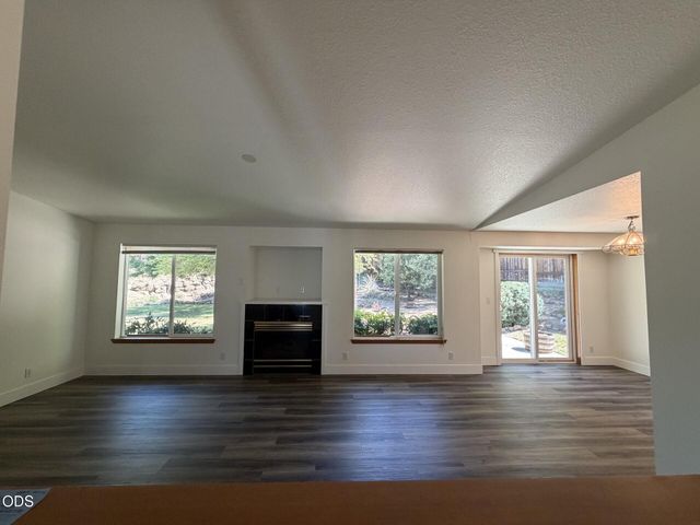 1522 NE Locksley Drive, Bend, OR 97701