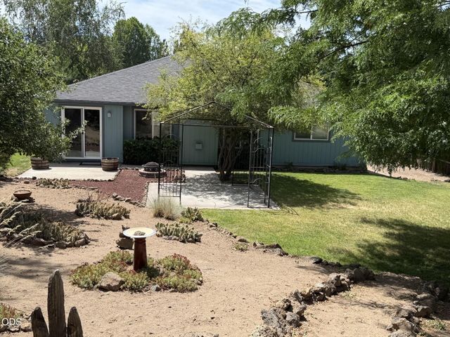 1522 NE Locksley Drive, Bend, OR 97701