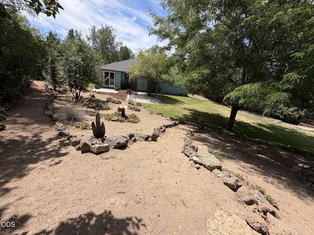 1522 NE Locksley Drive, Bend, OR 97701