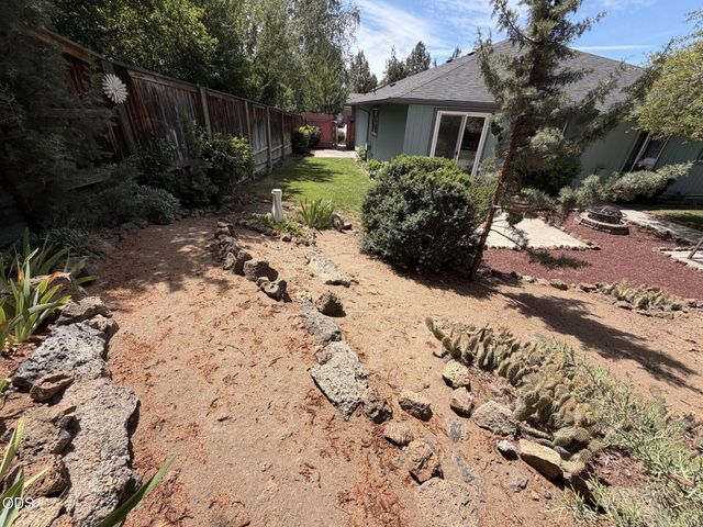1522 NE Locksley Drive, Bend, OR 97701