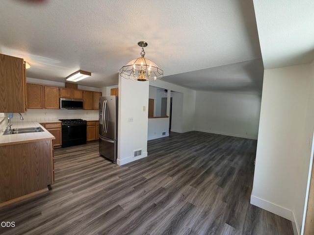 1522 NE Locksley Drive, Bend, OR 97701
