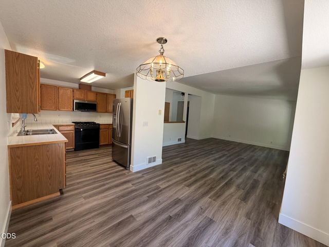1522 NE Locksley Drive, Bend, OR 97701