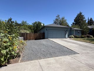 1522 NE Locksley Drive, Bend, OR 97701