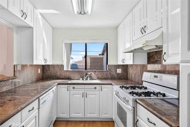 722 E Orange Grove Avenue D, Burbank, CA 91501