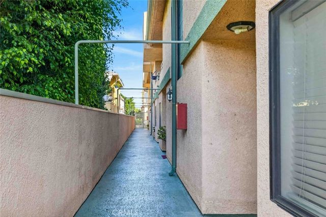 722 E Orange Grove Avenue D, Burbank, CA 91501