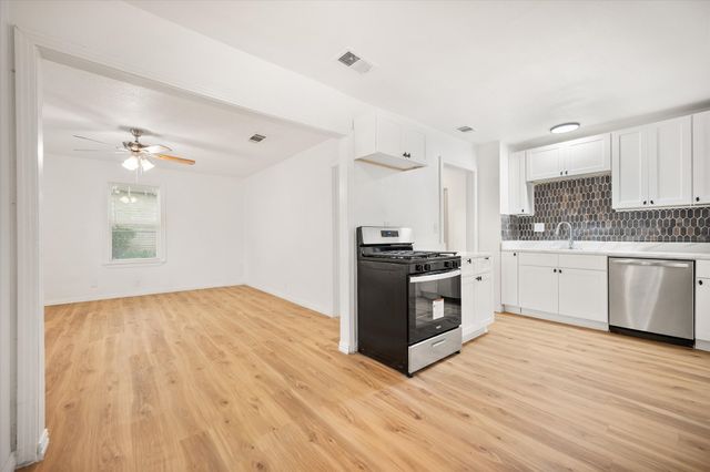 1417 Hamsted Street, Fort Worth, TX 76115