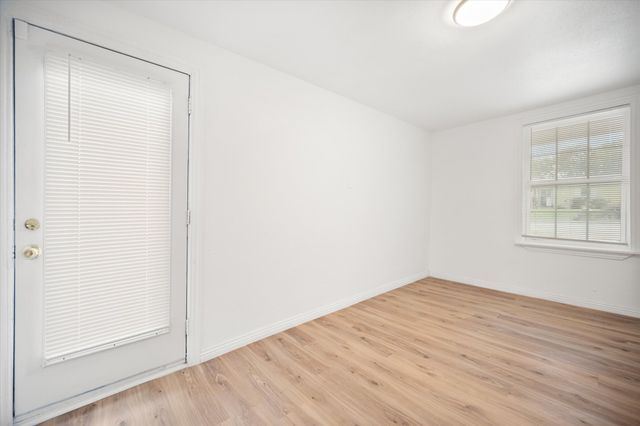 1417 Hamsted Street, Fort Worth, TX 76115
