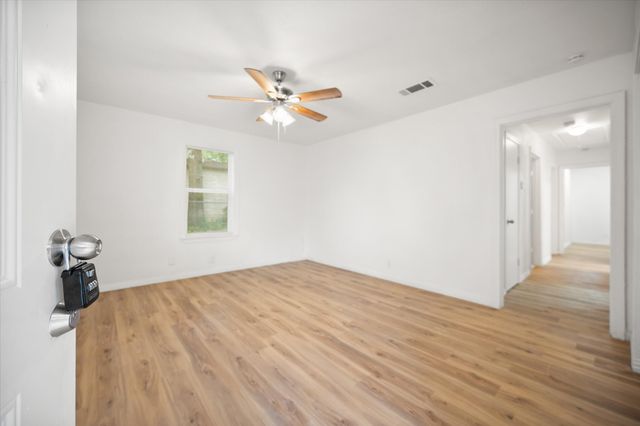 1417 Hamsted Street, Fort Worth, TX 76115