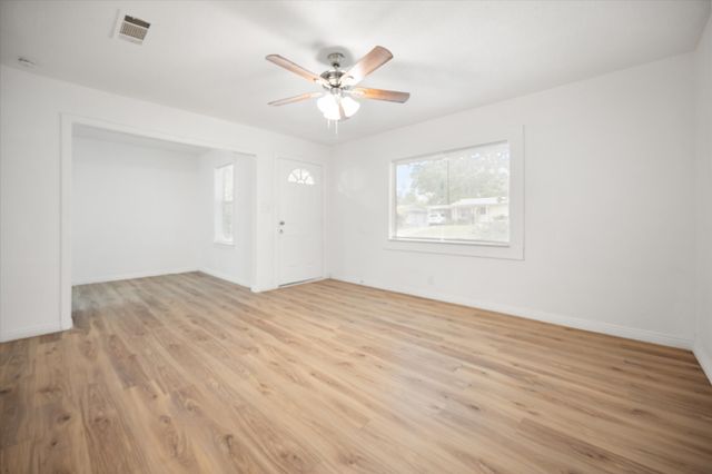 1417 Hamsted Street, Fort Worth, TX 76115