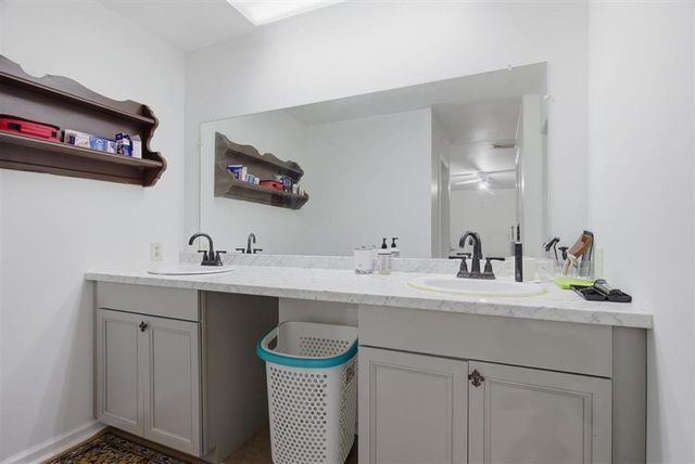 4711 E Greenfield Circle, Lake Charles, LA 70605