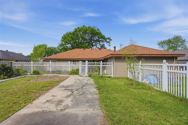 4711 E Greenfield Circle, Lake Charles, LA 70605