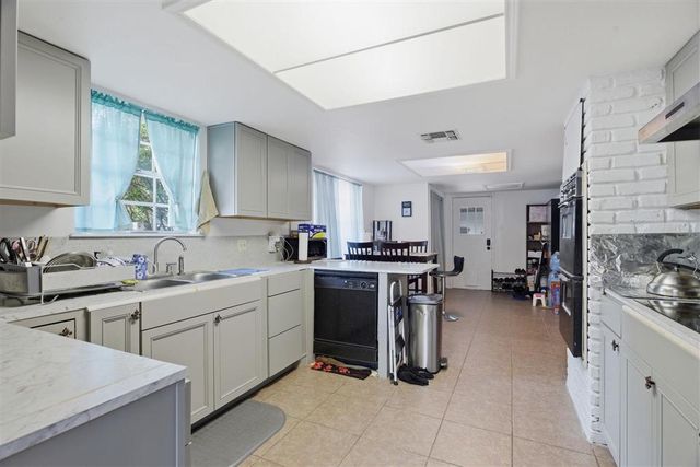 4711 E Greenfield Circle, Lake Charles, LA 70605