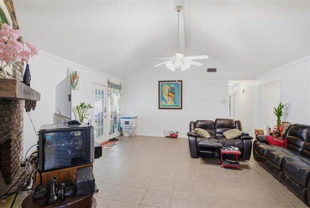 4711 E Greenfield Circle, Lake Charles, LA 70605